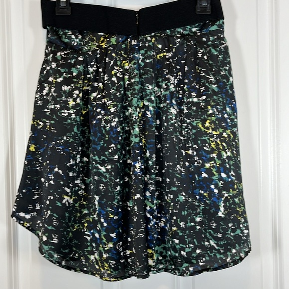 BCBG Generation Patterned Skirt | Size 6 - Picture 5 of 9